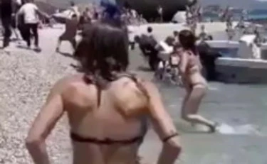 Costa Calida, migranti sbarcano tra i bagnanti del resort spagnolo: il video che imbarazza Sánchez