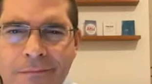 Capezzone, rassegna scorrettissima: "Chiamate l'ambulanza", poi la bordata sulle iene di Putin
