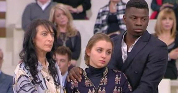 Forum, la ragazzina vuol diventare nera come gli africani. Rivolta "sovranista": "Chi è razzista adesso?"