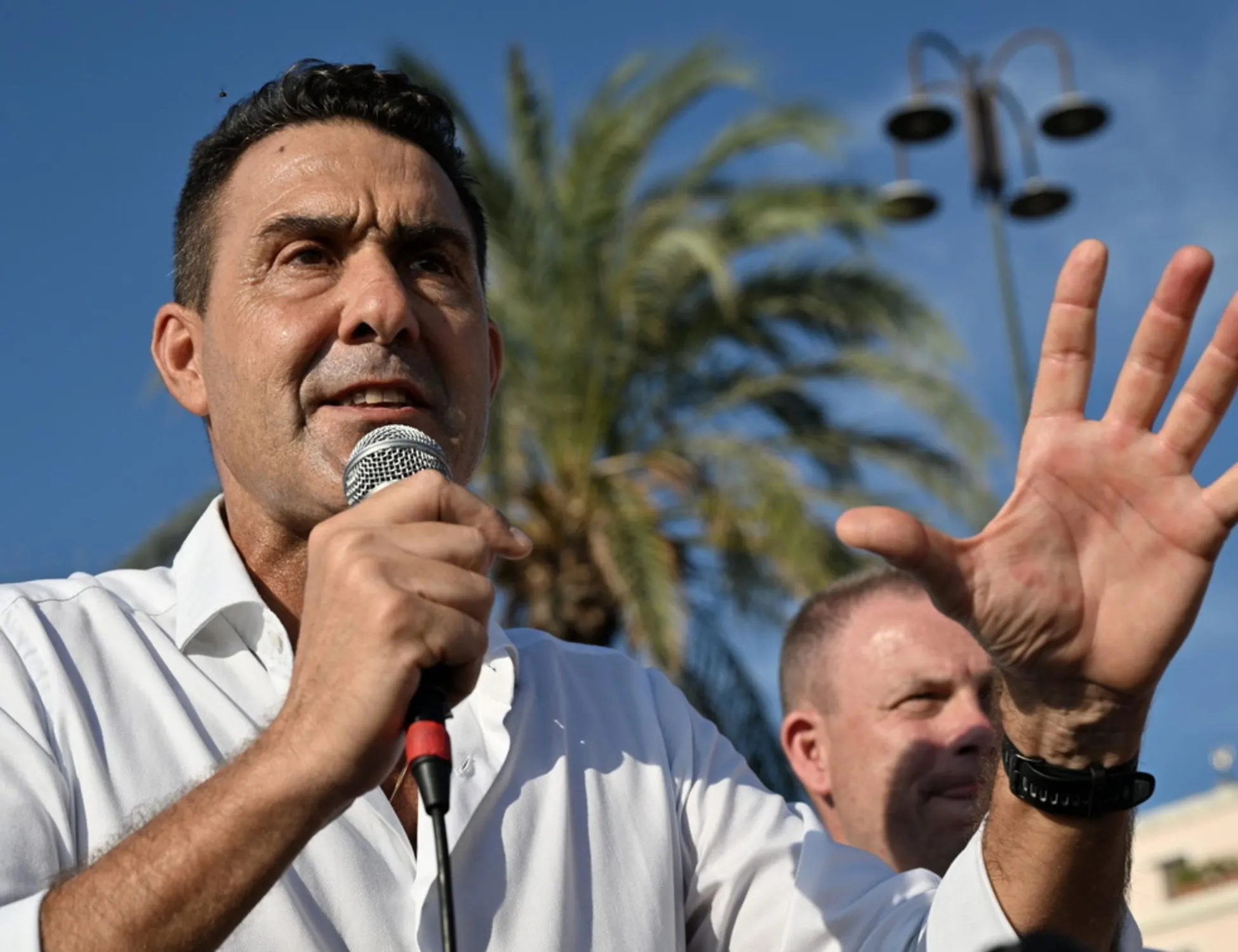 Leggi l'articolo: Vannacci, abbiamo un problema? Sondaggio Youtrend, quanto perde