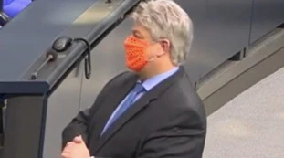 Thomas Seitz, deputato con mascherina bucata per protestare contro la Merkel? Prende il Covid, ricoverato