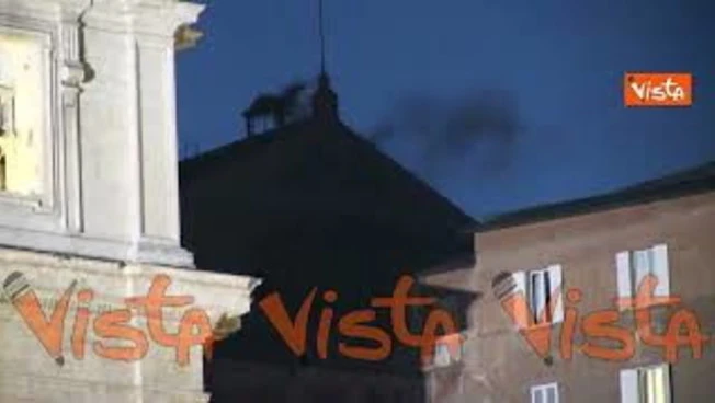 Conclave 2025, prima fumata nera, ancora nessun Papa eletto