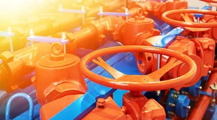 Gas, docce fredde e luci spente: il piano che spaventa l'Italia