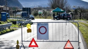 Coronavirus, Giovanni Rezza frena gli entusiasmi: "I segnali sono positivi, ma siamo ancora in Fase 1". Lockdown infinito?