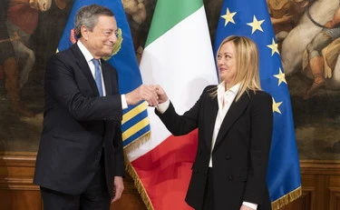 Apre Draghi, chiude Meloni: il meeting che parla d'Italia