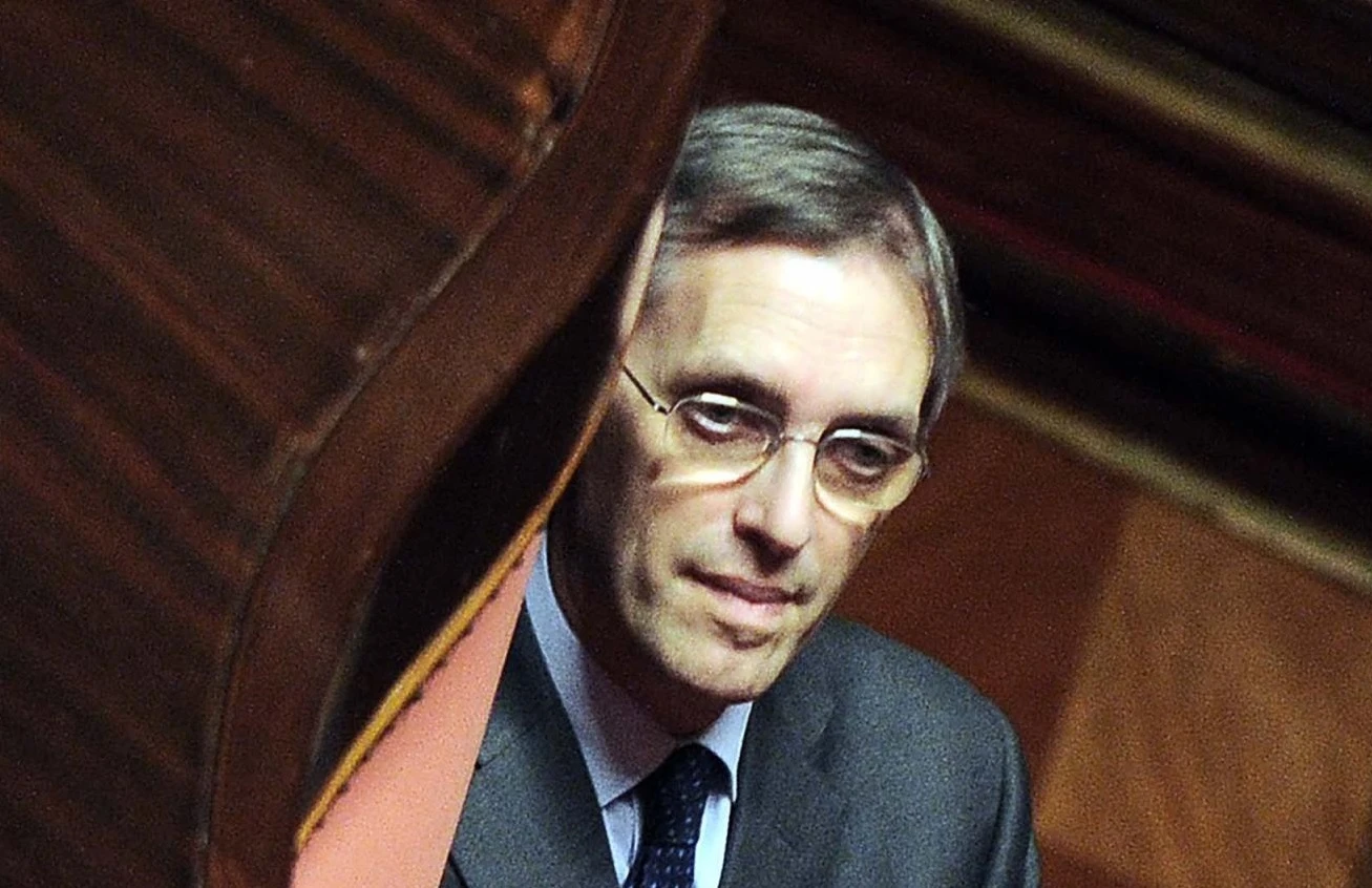 Niccolò Ghedini: "Virginia Raggi? Non la vedo molto bene. Se ha chiesto il giudizio immediato..."