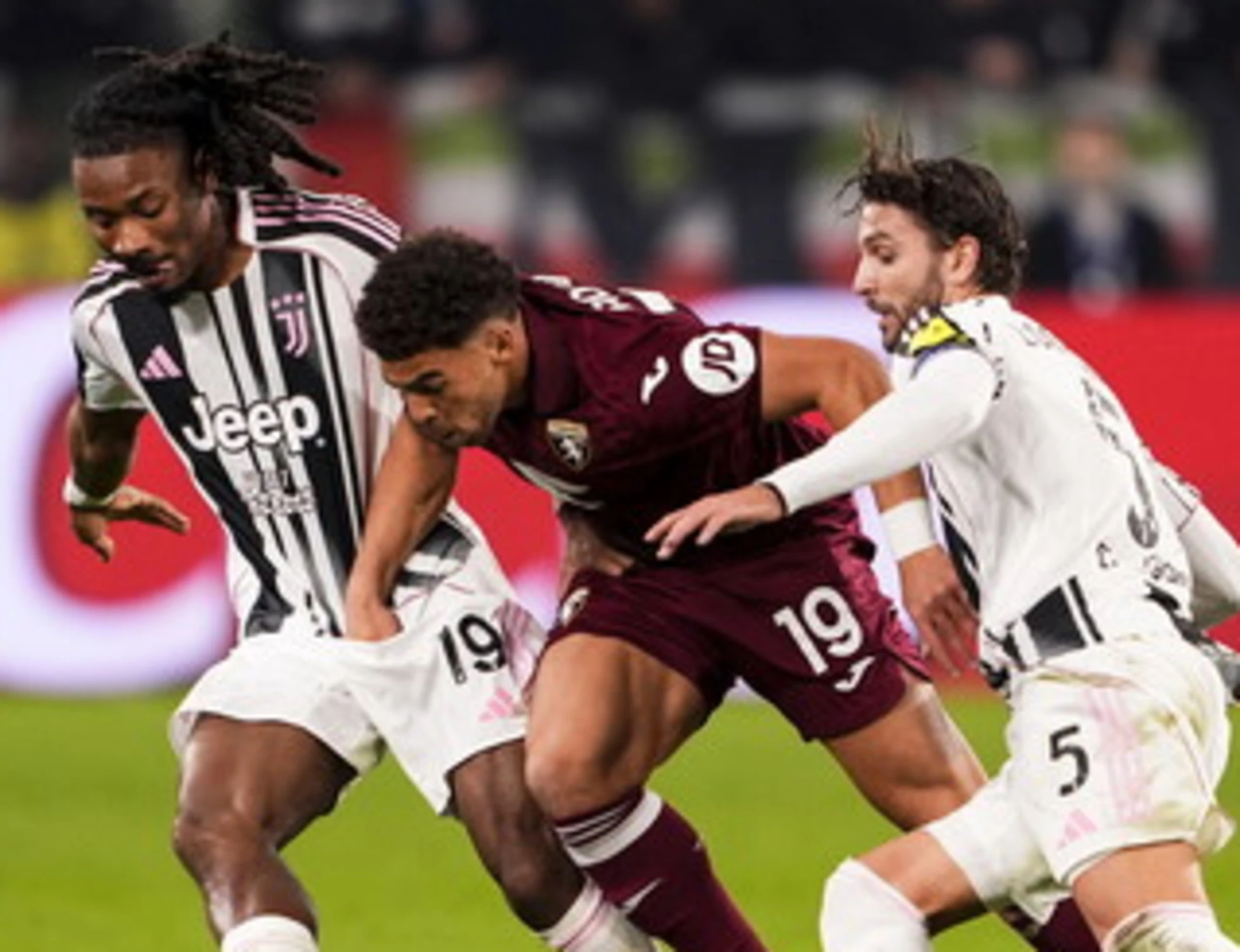 Serie A, derby della Mole senza gol: Juve-Toro 0-0 con Di Gregorio e Paleari protagonisti