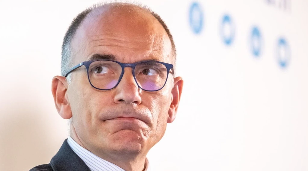 Matteo Renzi: "Corro da solo". Calenda: "Pronto a fare il premier". Enrico Letta nella morsa