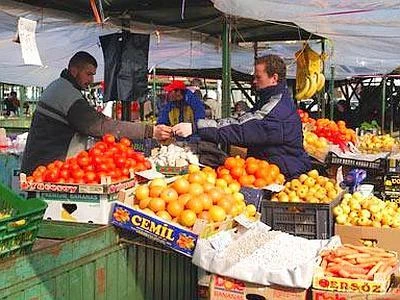 Istat: dopo quattro mesi torna a scendere la fiducia dei consumatori, pesa la crisi