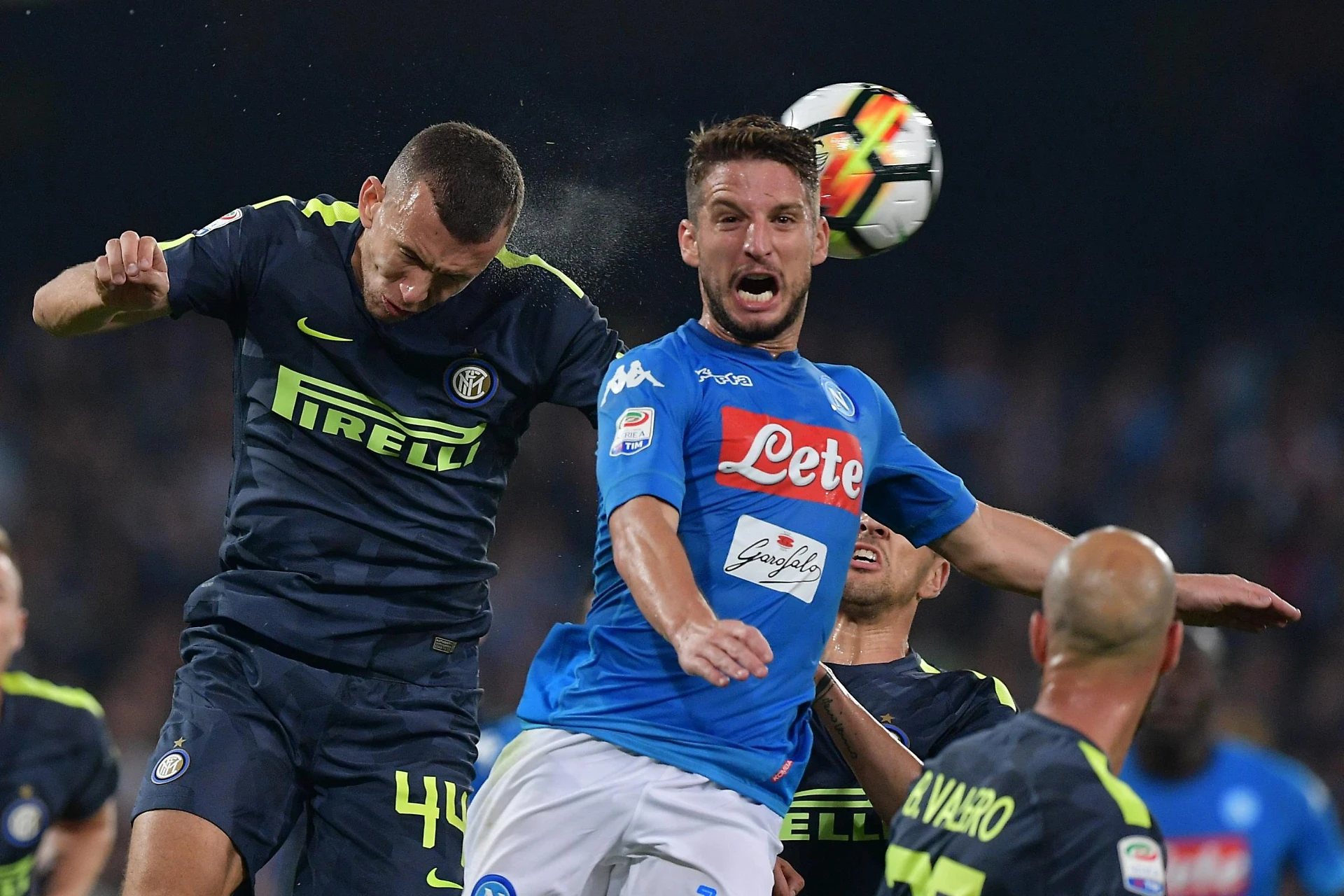 Napoli-Inter da fuochi d'artificio. Zero gol, ma spettacolo al San Paolo: è giallo sugli insulti ai napoletani