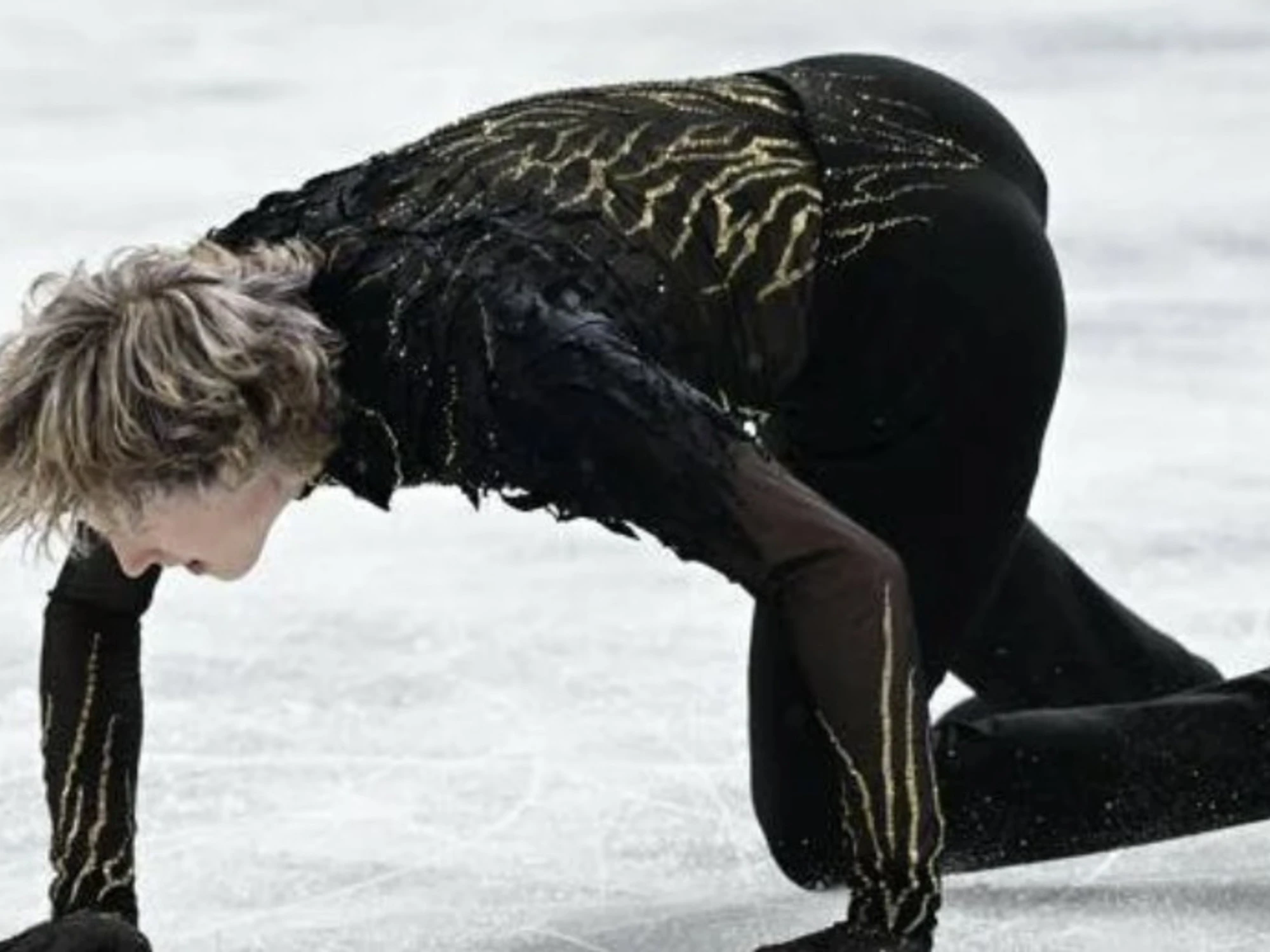 Milano-Cortina, disastro in mondovisione di Malinin: scivola e delude tutti