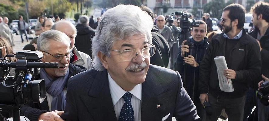 Antonio Razzi, "Il Fatto Quotidiano" si inchina al fascino del senatore-star