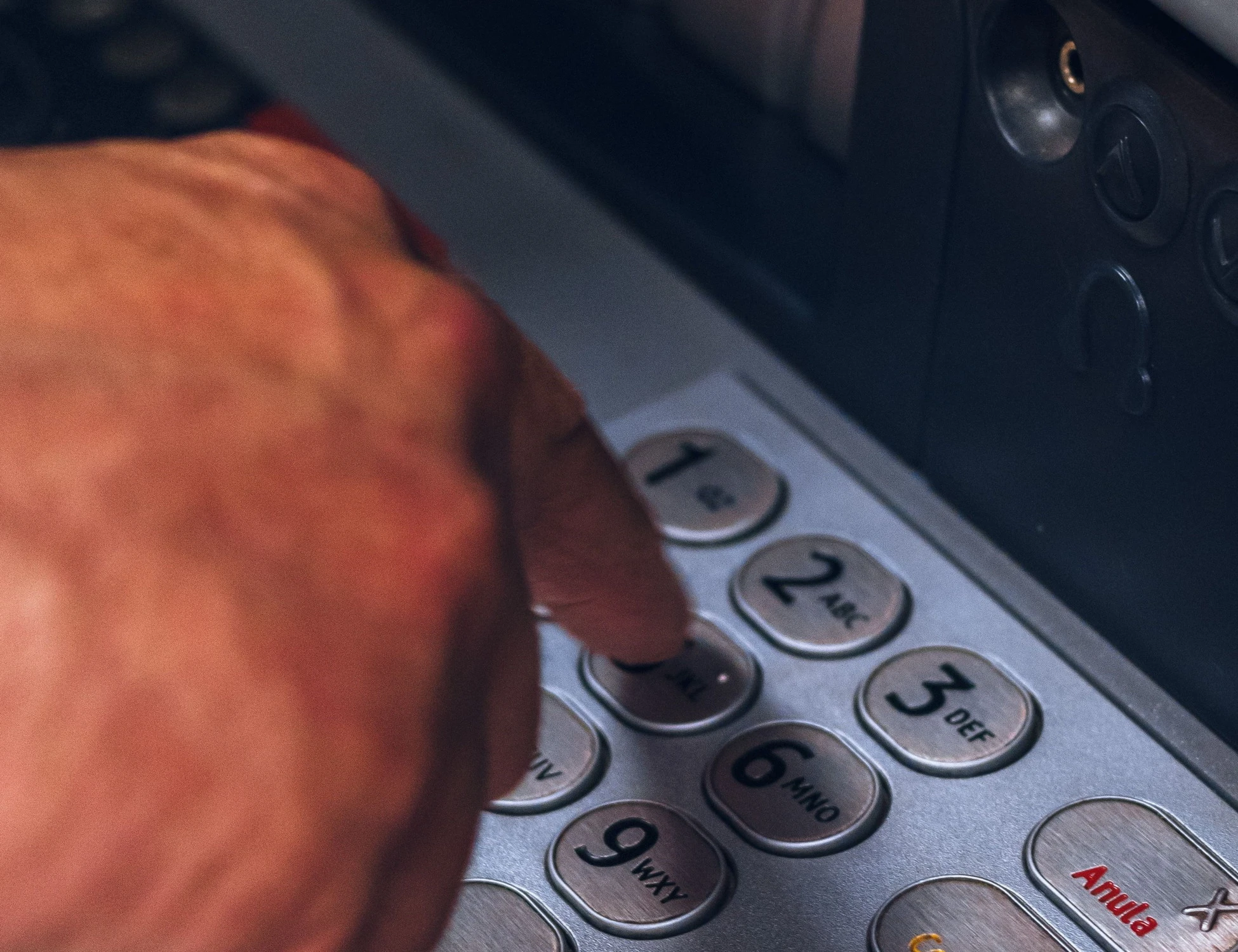 Bancomat, stampi la ricevuta? Occhio alla truffa: conto svuotato