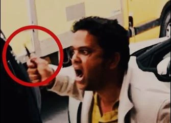 Matteo Salvini, il video agghiacciante del tunisino con il coltello: "Espulso, a mai più rivederci"