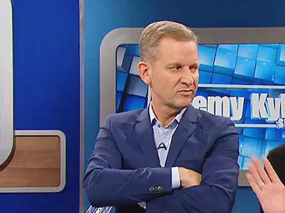 Jeremy Kyle show, concorrente smascherato dalla macchina della verità si suicida: sospeso il programma