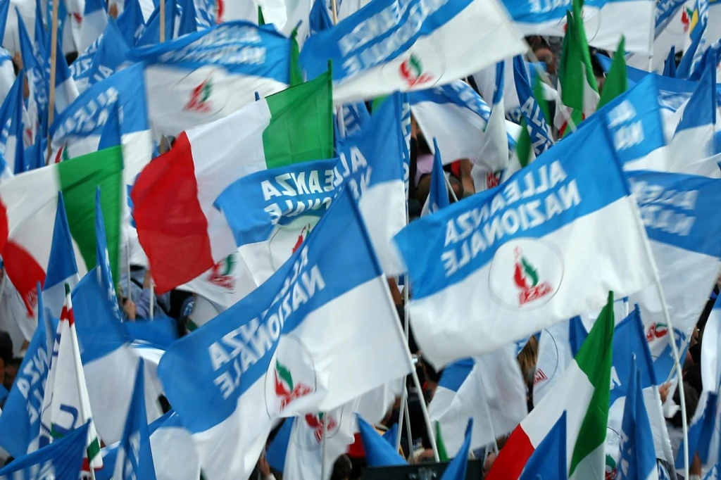 Lo sbando degli ex An: i colonnelli divisi, Fini ai margini, Storace al 2 per cento