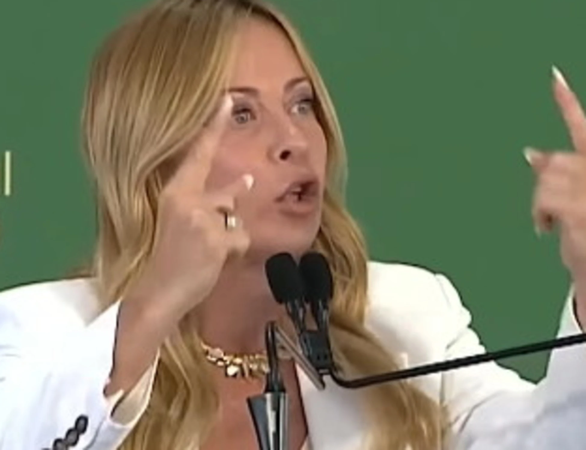 Giorgia Meloni smaschera Elly Schlein con una frase: "Te li do io"