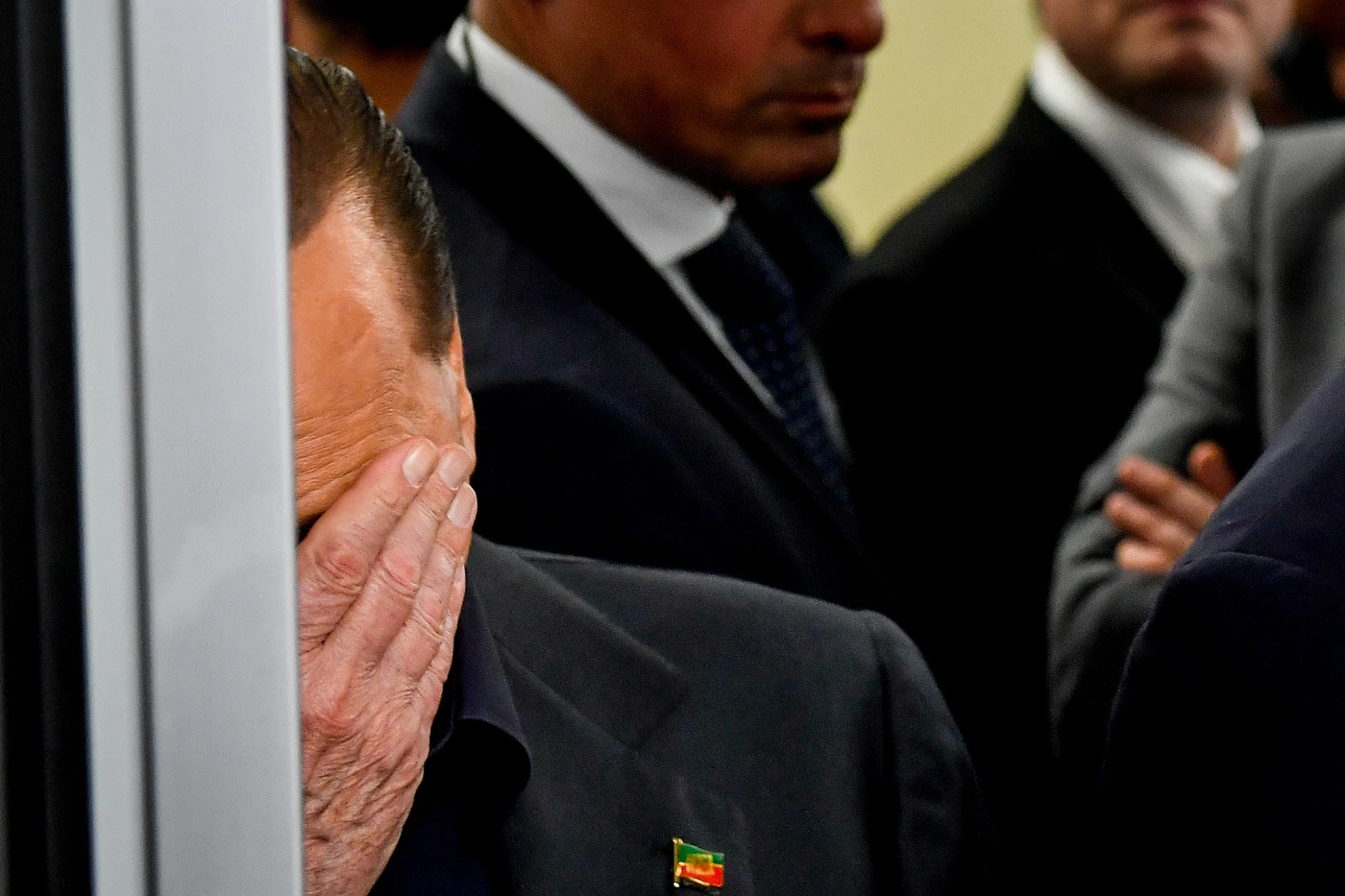 Silvio Berlusconi, il sondaggio Swg per Mentana è un incubo: quanto perde in 7 giorni, quasi sorpasso Meloni