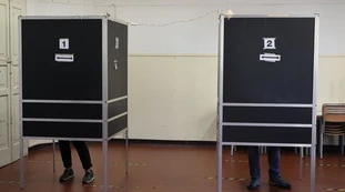 Il sondaggio Termometro Politico: centrodestra davanti, crollo dei 5S