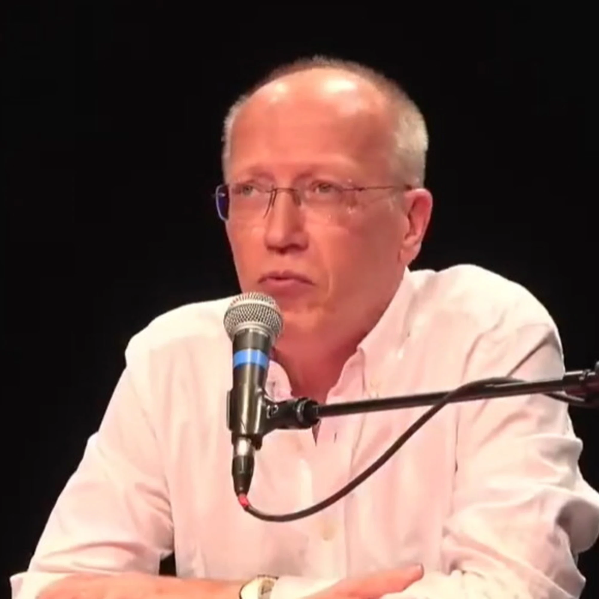 Il "sacro fuoco" brucia l'ipocrisia borghese