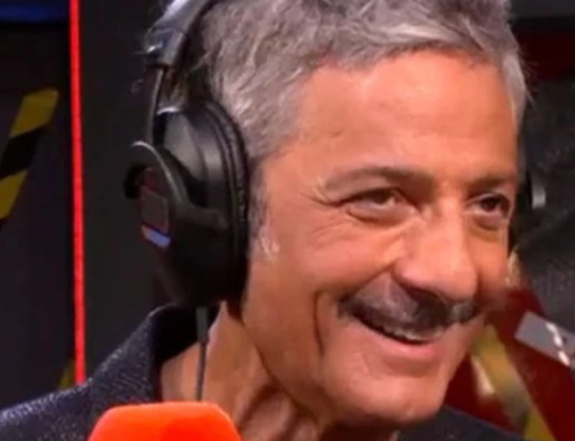 Fiorello sbeffeggia Fico e sinistra: "Scusate, sono..."