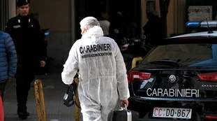 Napoli, carabiniere indagato per omicidio volontario. In tasca al 15enne trovato un Rolex e una catenina