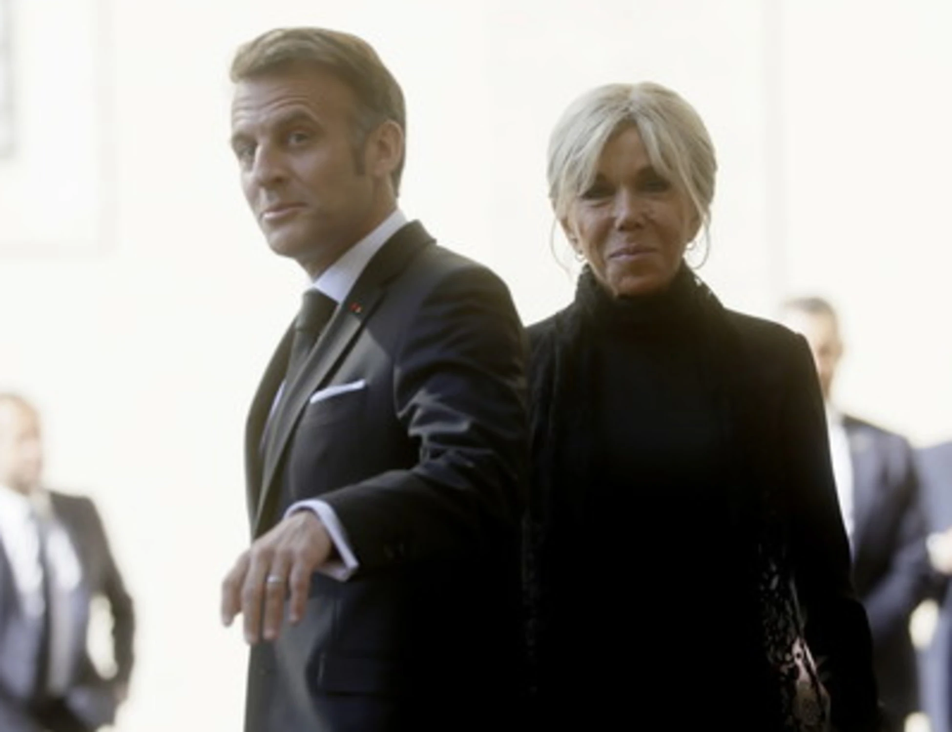 Macron e Brigitte, "fatemi vedere le foto": nuovo scandalo piccante all'Eliseo