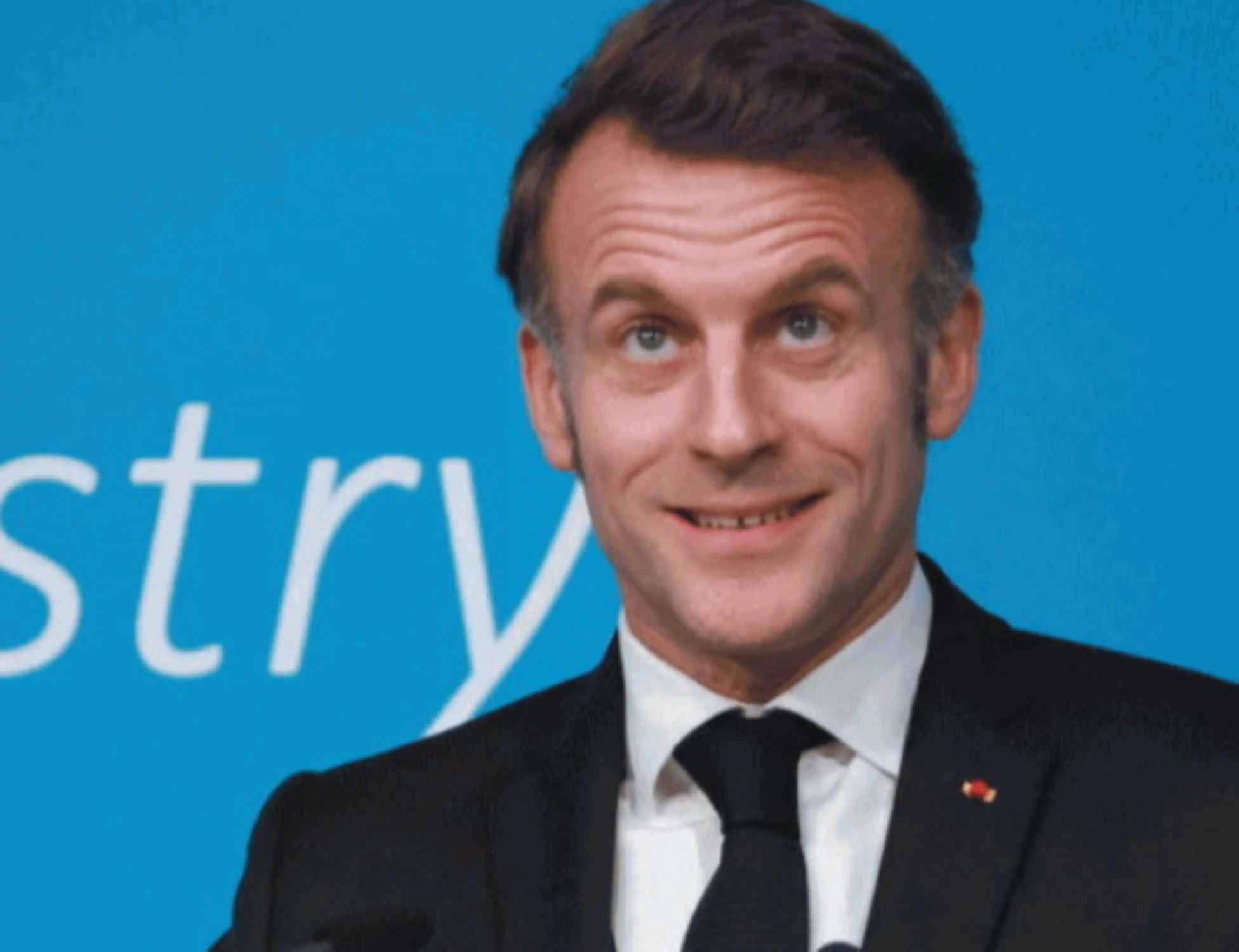 Macron vieta di dire che la sinistra ammazza: convocato l'ambasciatore