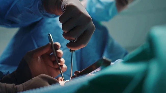 Protesi all'anca, in Italia 100 mila interventi all'anno