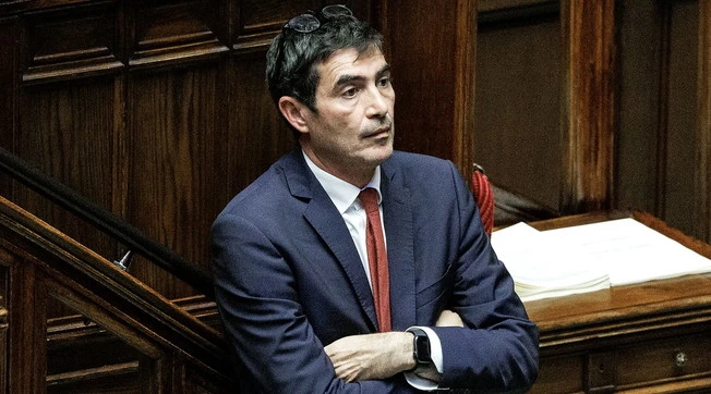 Soumahoro, rivolta nel partito: "Fratoianni ipocrita, sapeva tutto"