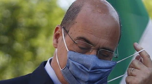 Vaccino, più dosi al Lazio rispetto alla Lombardia: ma la regione guidata da Zingaretti ha 4,3 milioni di abitanti in meno
