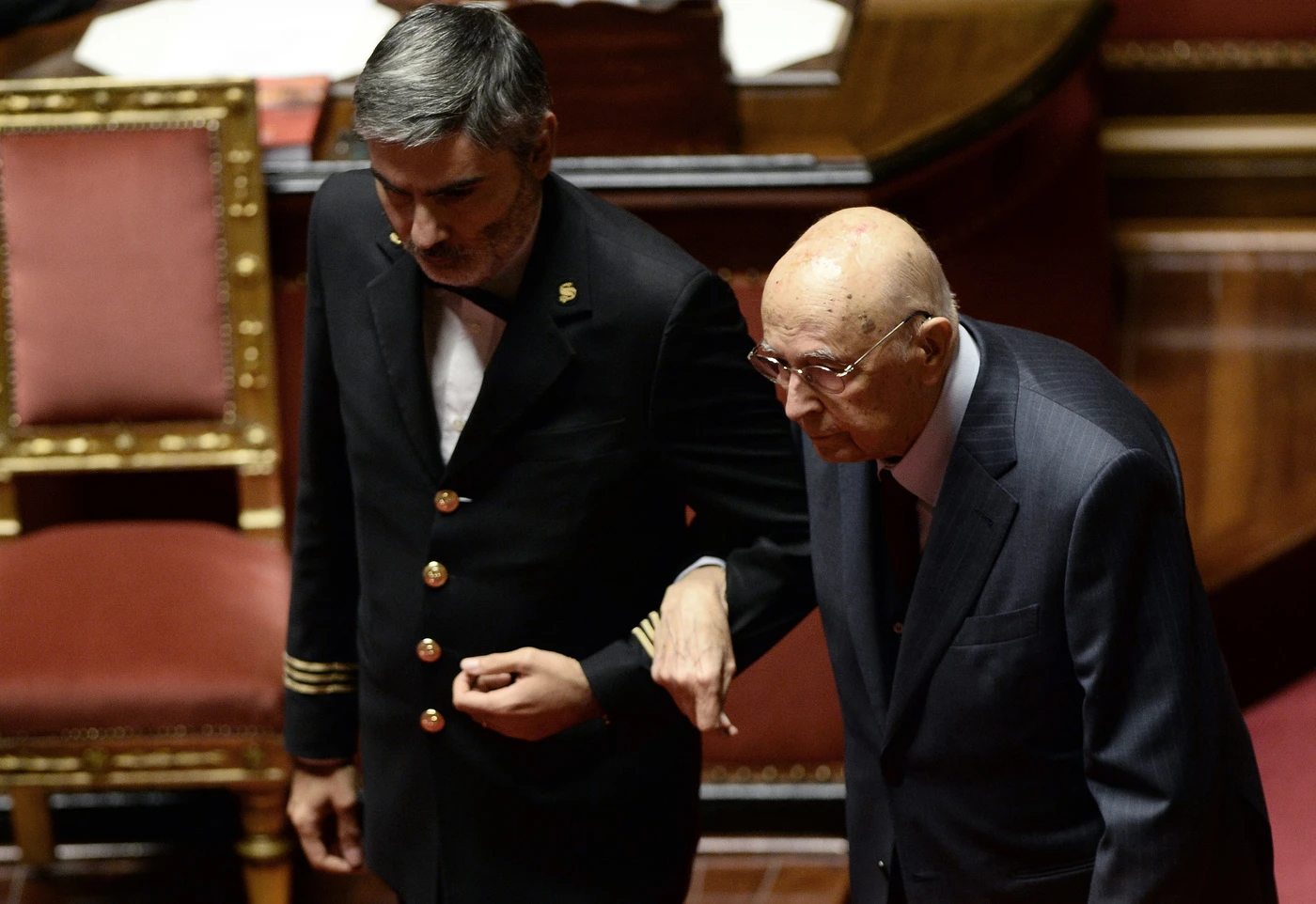 Giorgio Napolitano a Mattarella, telefonata "preoccupata e dubbiosa". Il fantasma di Monti su Palazzo Chigi