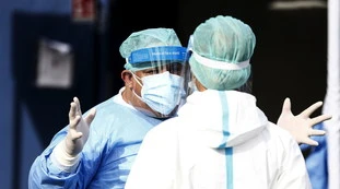 Coronavirus, bollettino 22 febbraio: 356 morti e nuova impennata di ricoveri. Draghi convoca una riunione d'emergenza