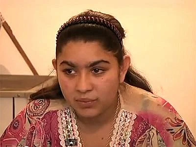 Hollande: "Leonarda può tornare da sola" Lei: "Senza cuore, non lascio i miei"