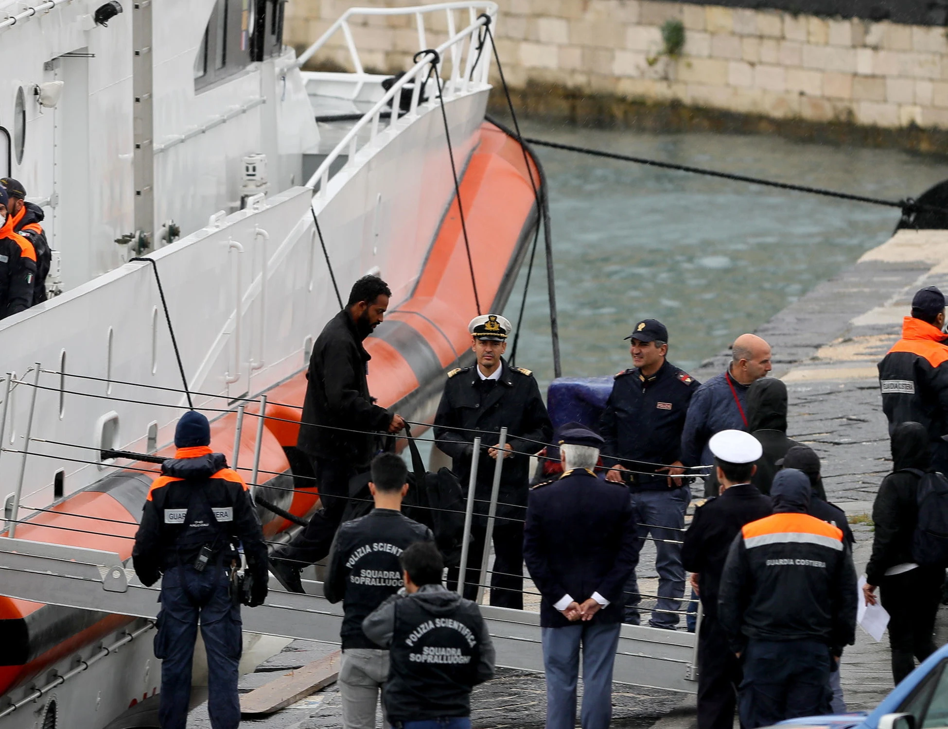 Immigrazione, centri rimpatri e stop ai visti: svolta europea, passa la linea Meloni