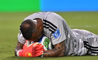 Eloy Room, impresa mondiale: una leggenda in 15 parate