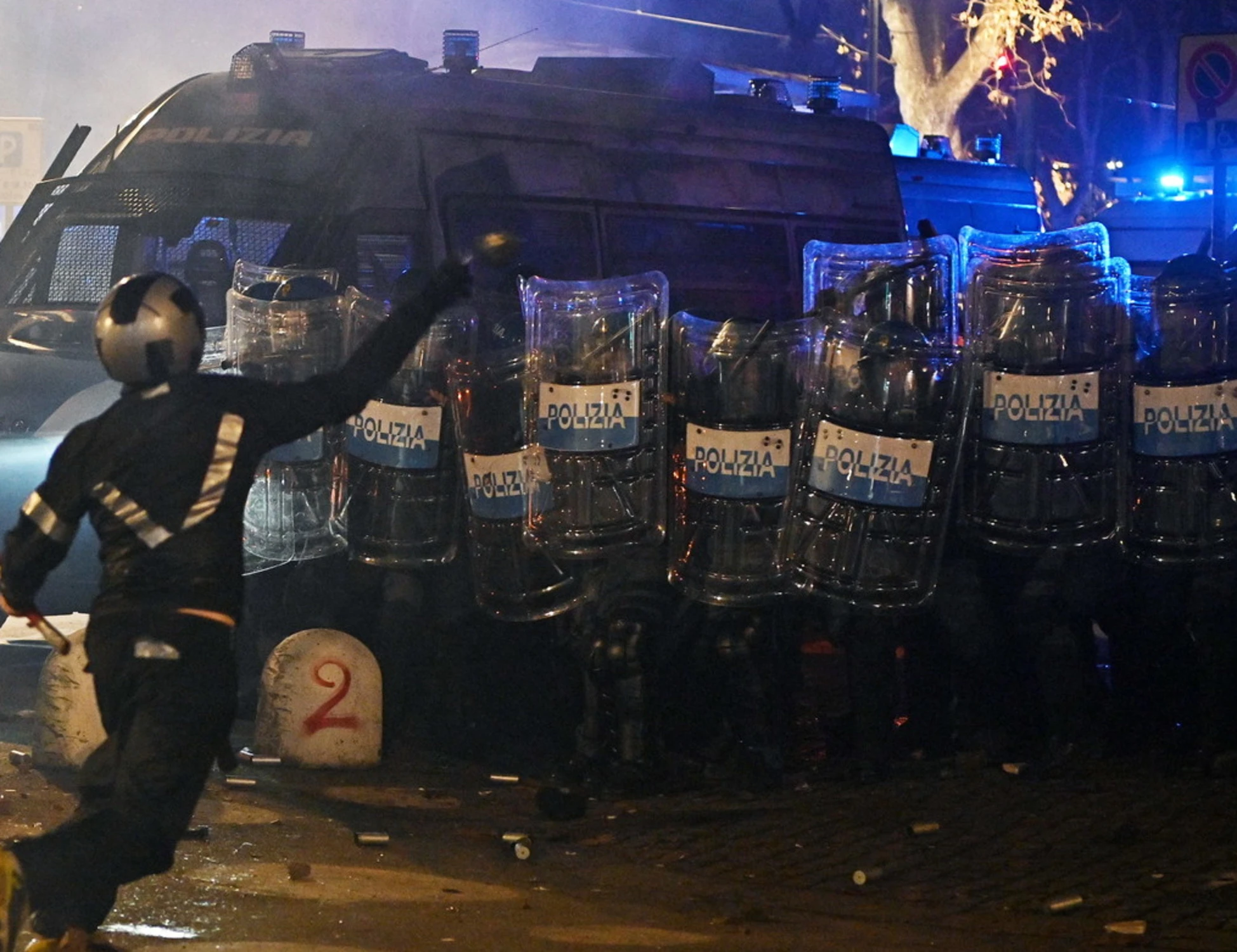 Askatasuna, clamoroso: già in liberi due degli arrestati per gli scontri di Torino