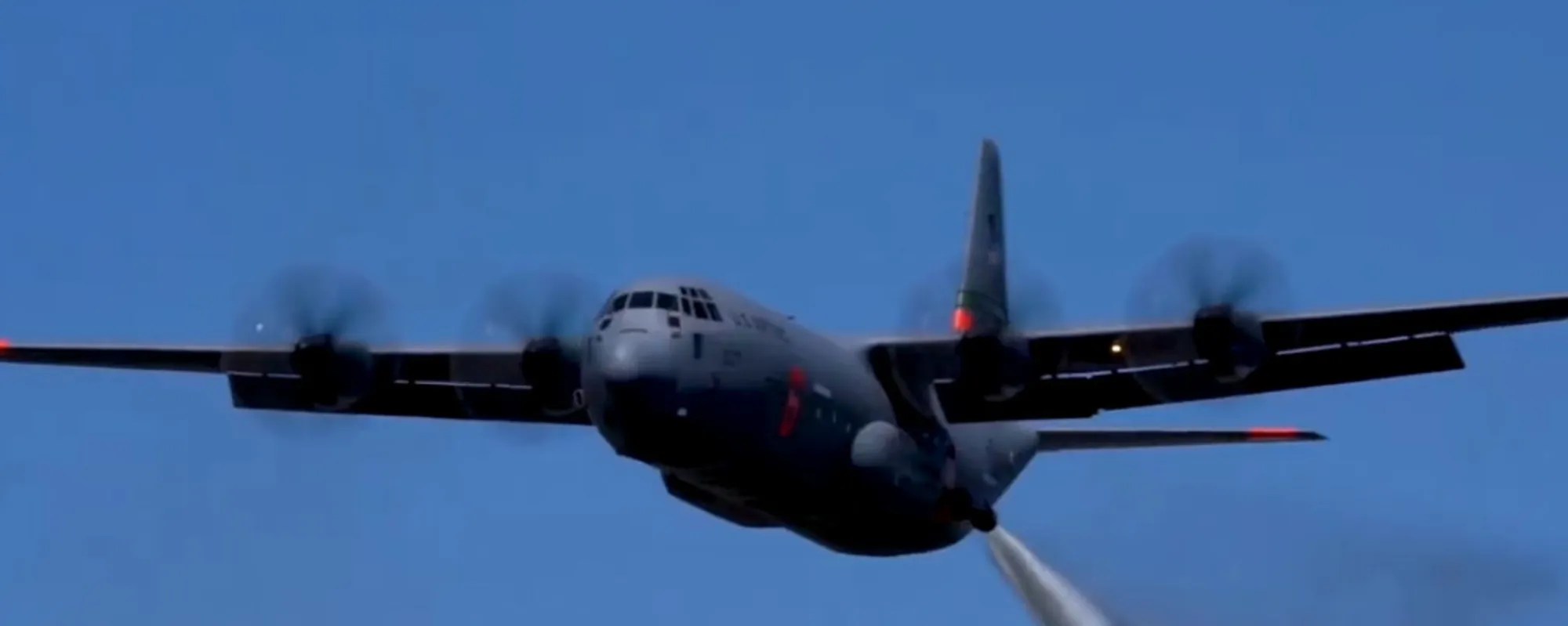 "Ripresi in volo i C-130 Hercules". Pilota Usa disperso: cosa succede
