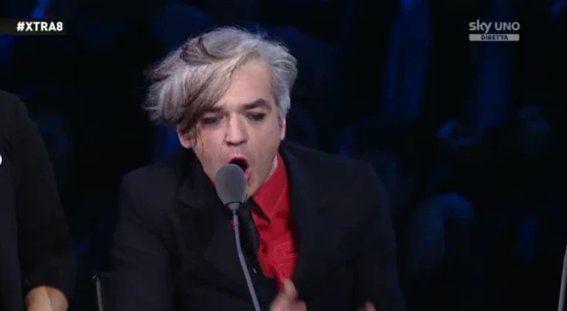 X Factor, lite furibonda (con dito medio) tra Morgan e Fedez: "Tu non sie in grado". Poi il gestaccio