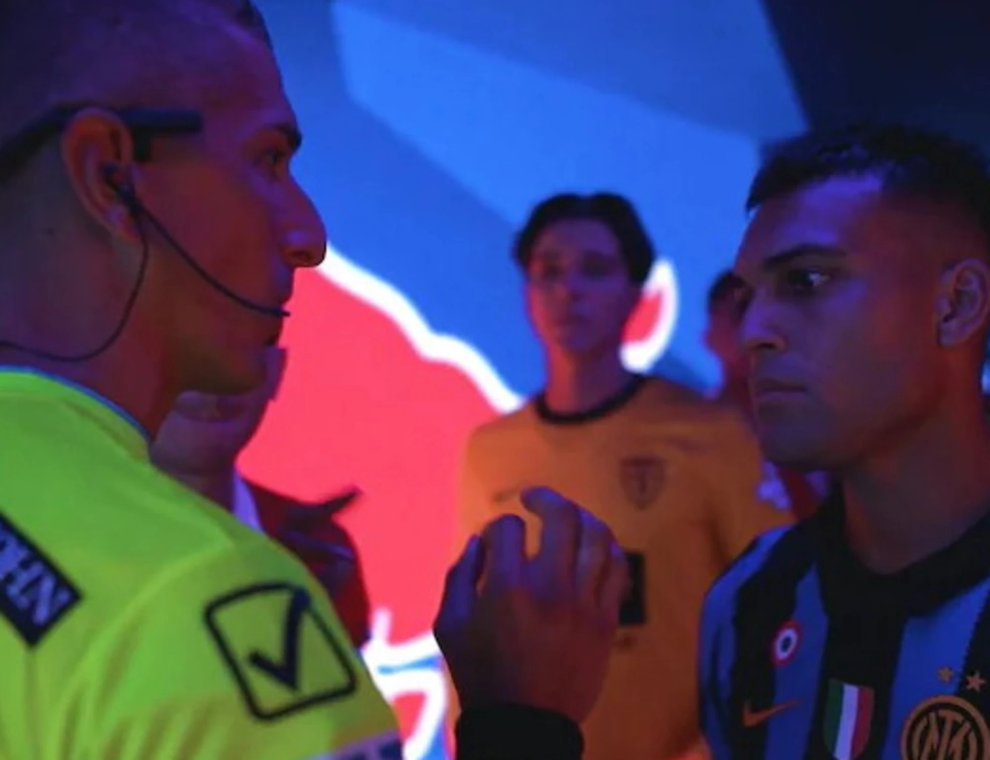 Lautaro Martinez, tensione con l'arbitro: "Con te non si può parlare"