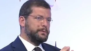 Andrea Romano insulta Matteo Salvini: "Un gangster". La Lega: "È il Pd il male dell'Italia"