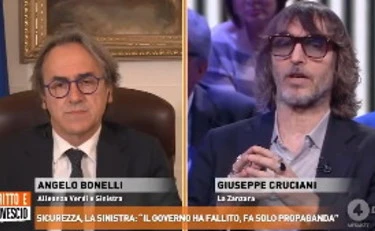 Dritto e Rovescio, Cruciani zittisce Bonelli: "Ma a chi vuoi dare lezioni?"