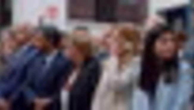 Meloni si commuove davanti ai resti della Croma di Giovanni Falcone