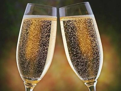 Ancora un Capodanno di crisi, scelgono il veglione casalingo 8 italiani su 10